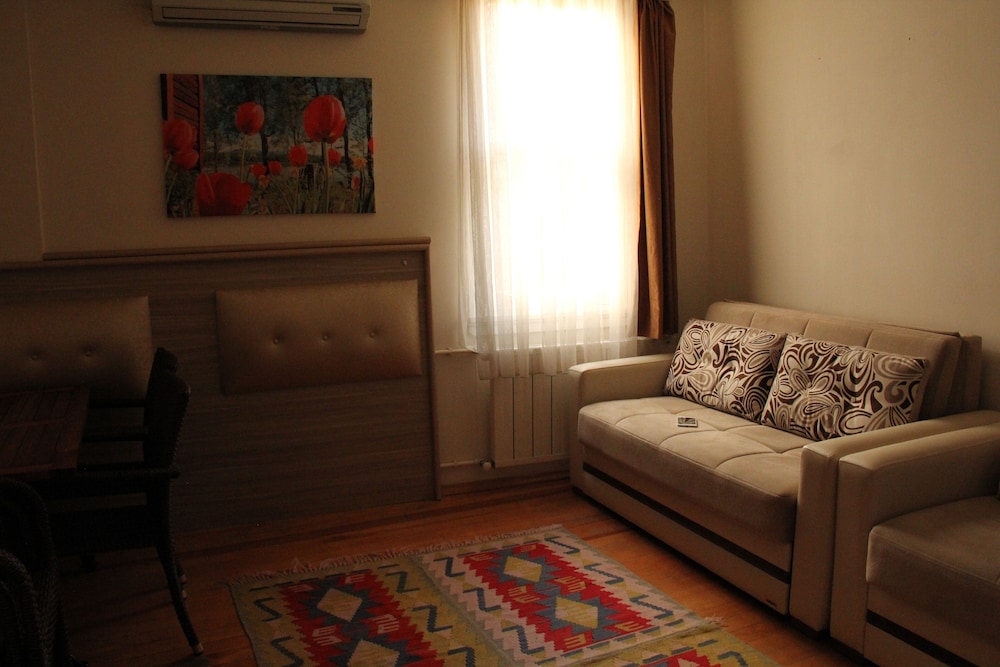 Jasmine Daire - Image 26