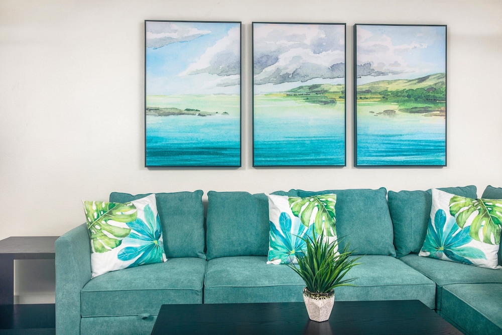 2BR/2BA Oceanfront Condo in Maui Sunset