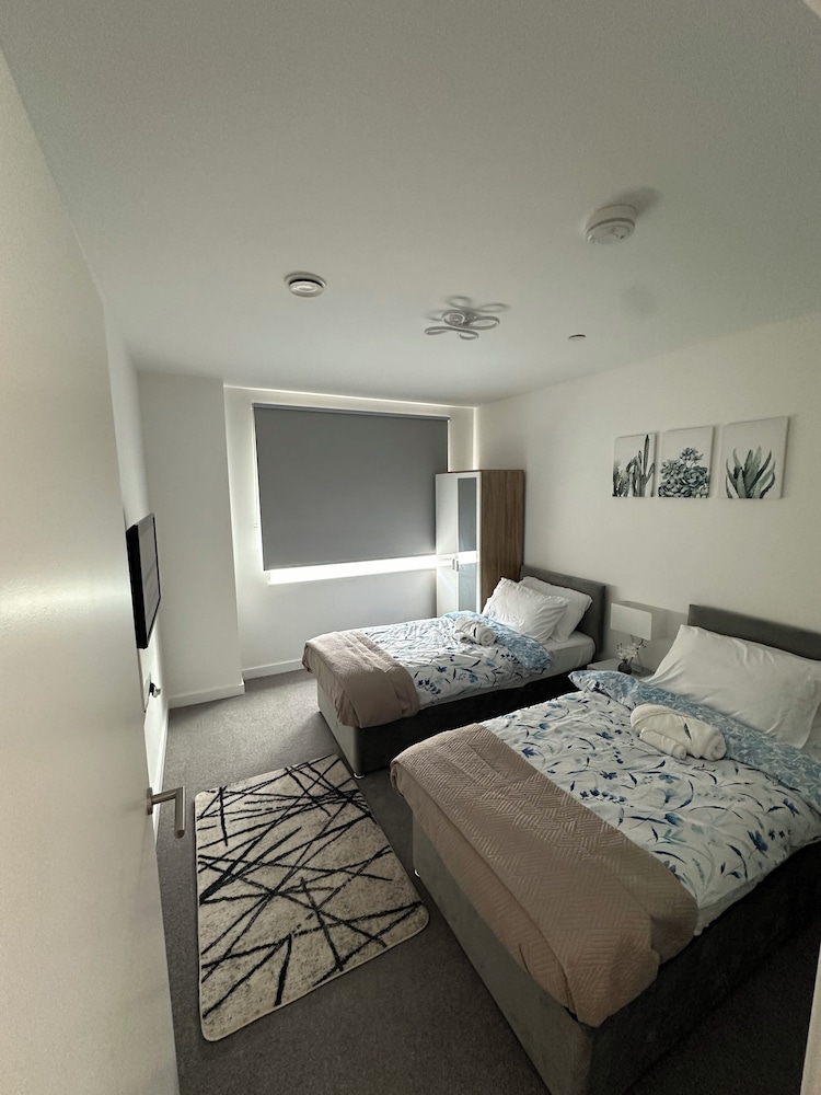 Skyview Elegance Luxury Top-floor Retreat