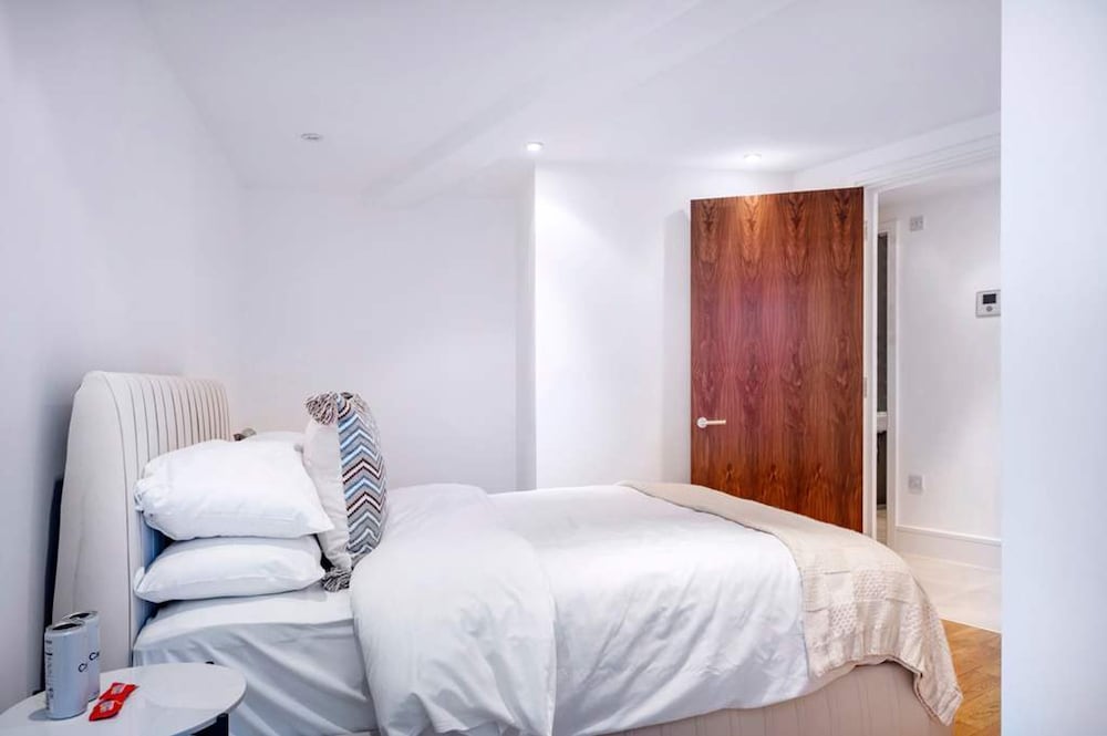 The Urban Minimalist- Notting Hill 2 Bed