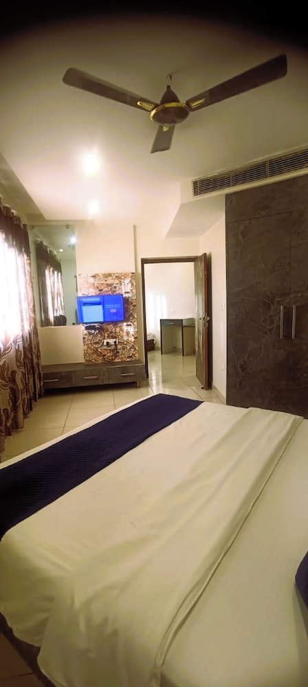 Hotel President Chintpurni