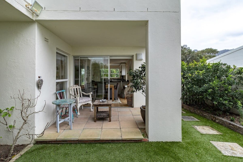 3 Bedroom Family Home - Houtbay