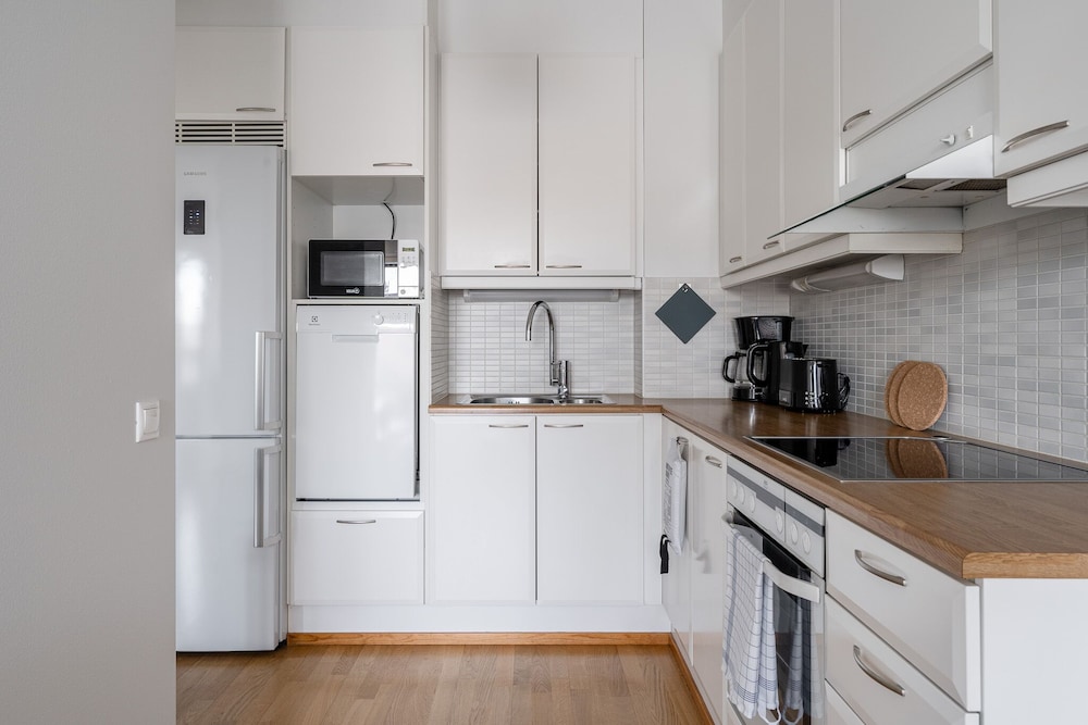 Top Floor 1BR Home with Parking, Sauna and Balcony view 4