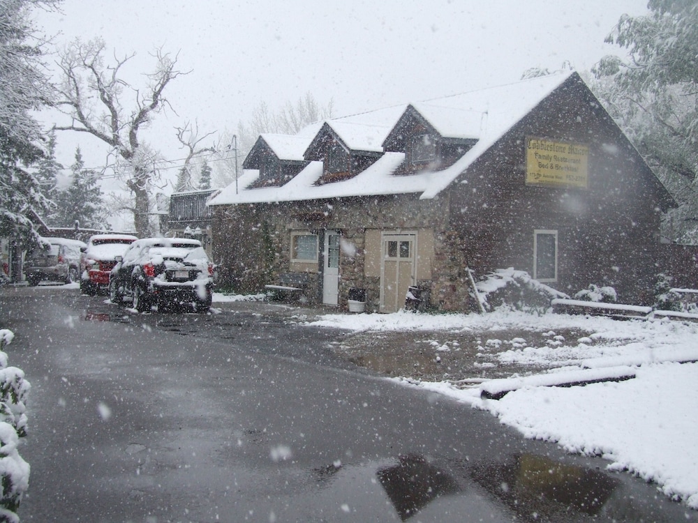 Cobblestone Manor B&B