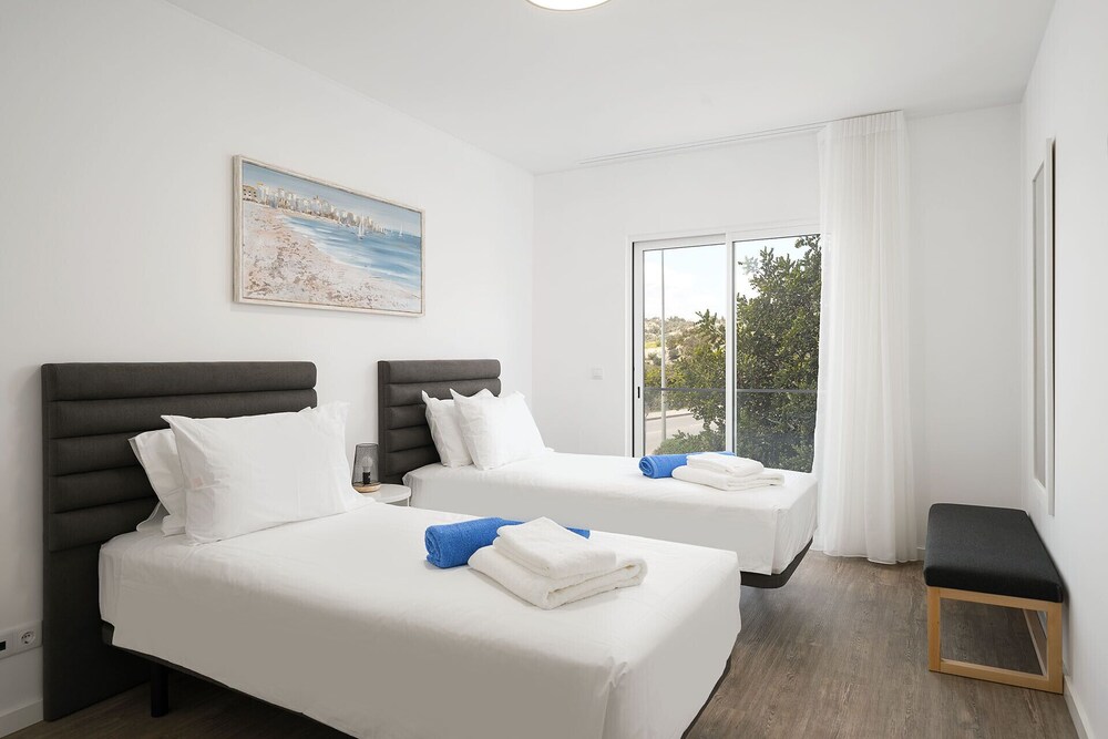 Lagos Modern 1 With Pool by Homing