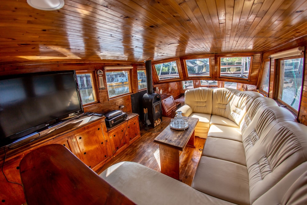 Prague Bay Houseboats