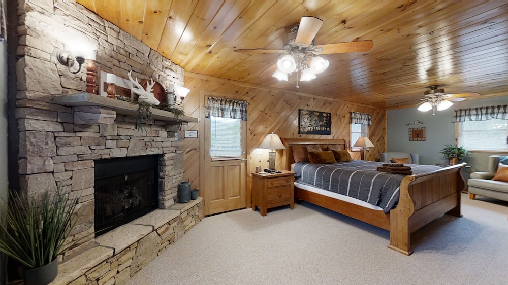 The Ranch Cabin on 6 Secluded Acres in the Great Smoky Mountains by RedAwning