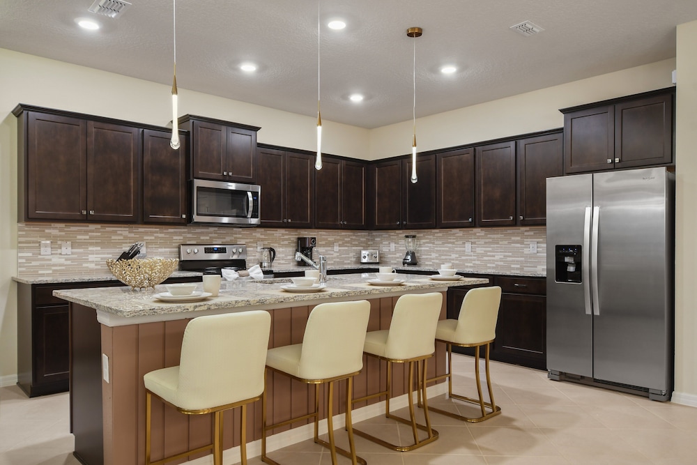 Ultimate Family Fun Retreat 10-bedroom Luxury Home