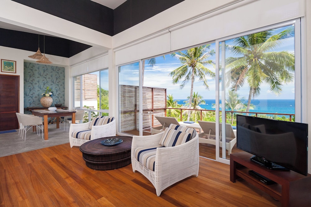 Overthemoon Luxury Pool Villas