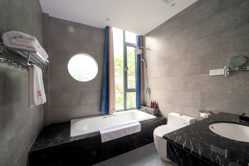 Lotus Mountain Boutique Inn