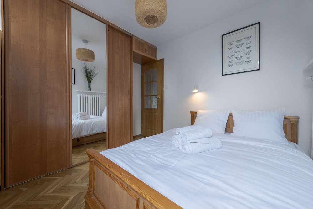 RentPlanet - Apartmanet Mirów view 2