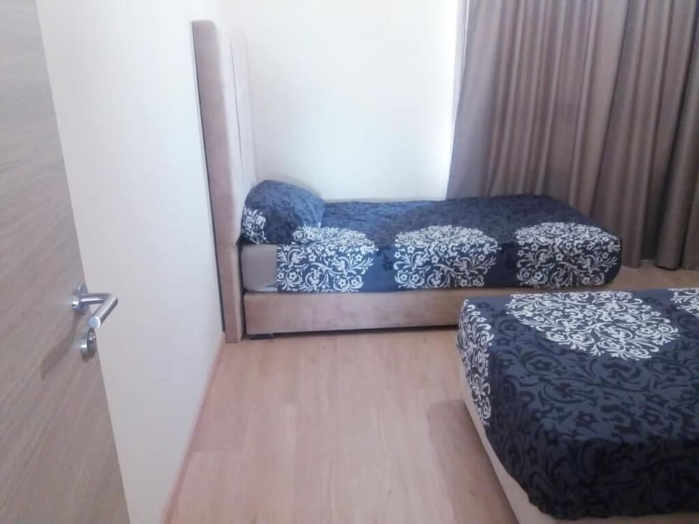 Jad Airport Luxury Apart Golf Pool view 5