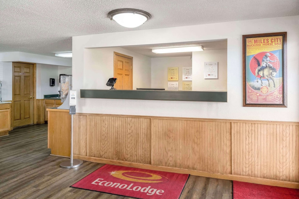 Econo Lodge Miles City I-94 view 3