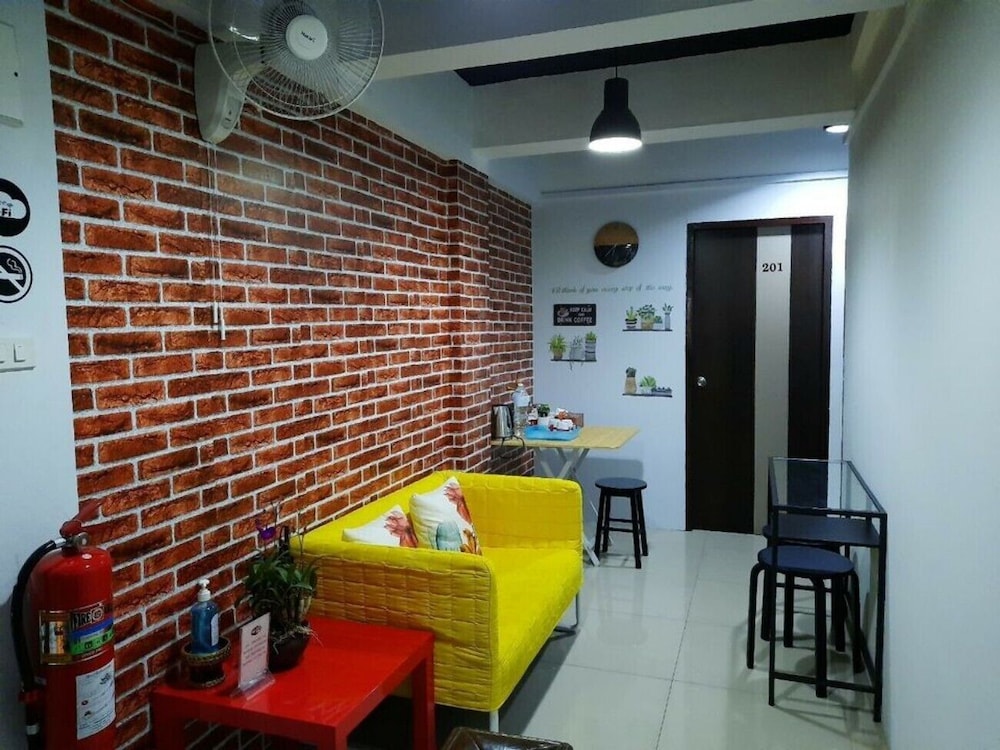 Nature Home Hostel & Cafe