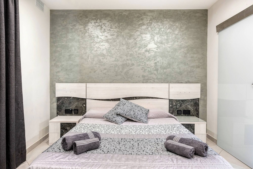 Luxury 3 BR Apt in Gzira Near Sliema - Stjulians