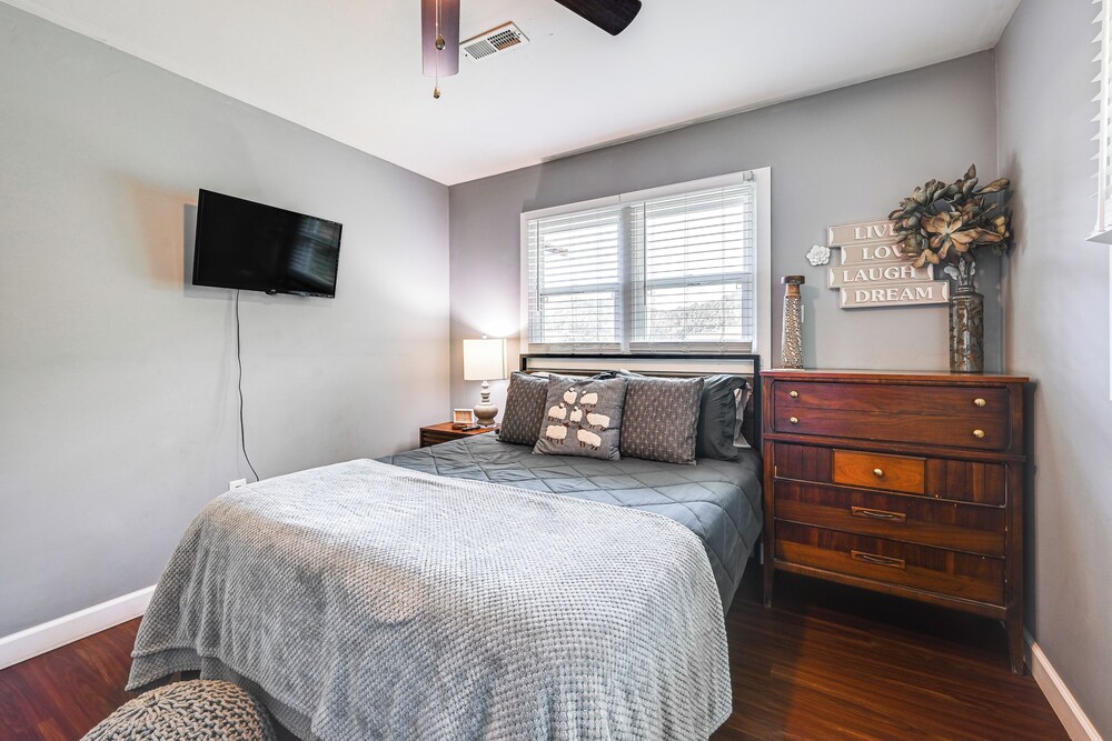Near Dtwn Somerset: Tranquil Getaway w/ Fire Pit