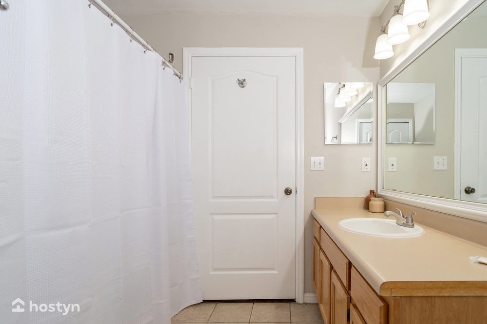 Magical Themed 3BR Townhouse Near the Parks