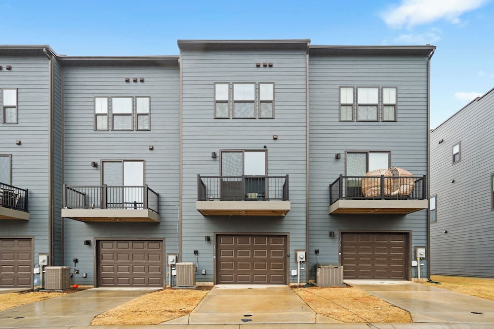 Luxe King 3BR Townhouse Uptown Charlotte