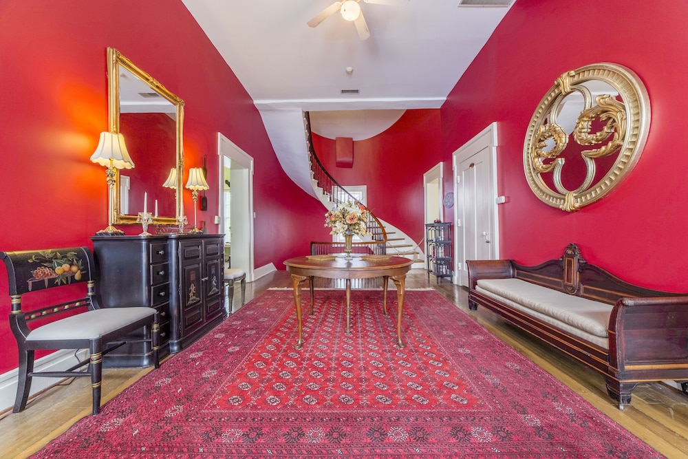 Bourbon Manor B&B
