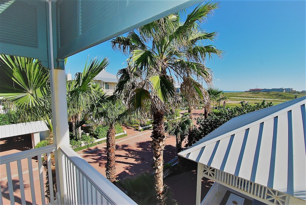 Bella Casa - Private House With Hot Tub 4 Bedroom Home by RedAwning