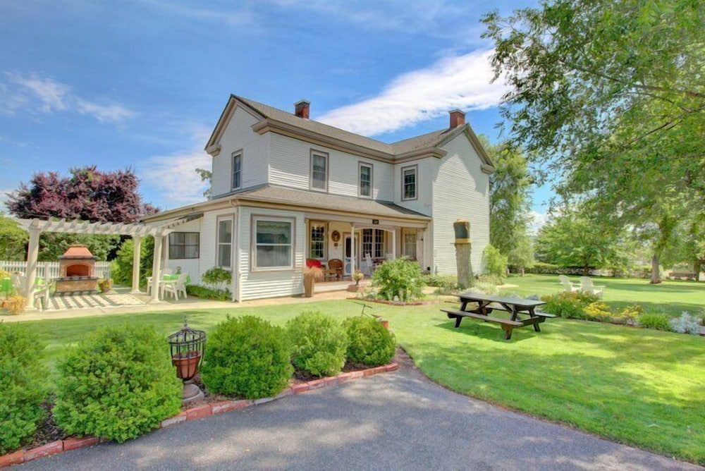 Bybee's Historic Inn