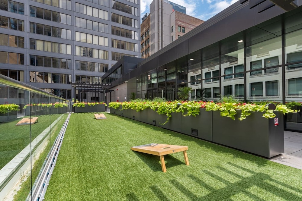 Urban Retreat 2BR Resort Amenities Downtown