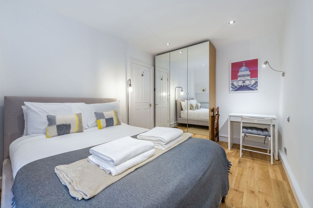 Regency Residences - Fitzrovia - by Frankie Says