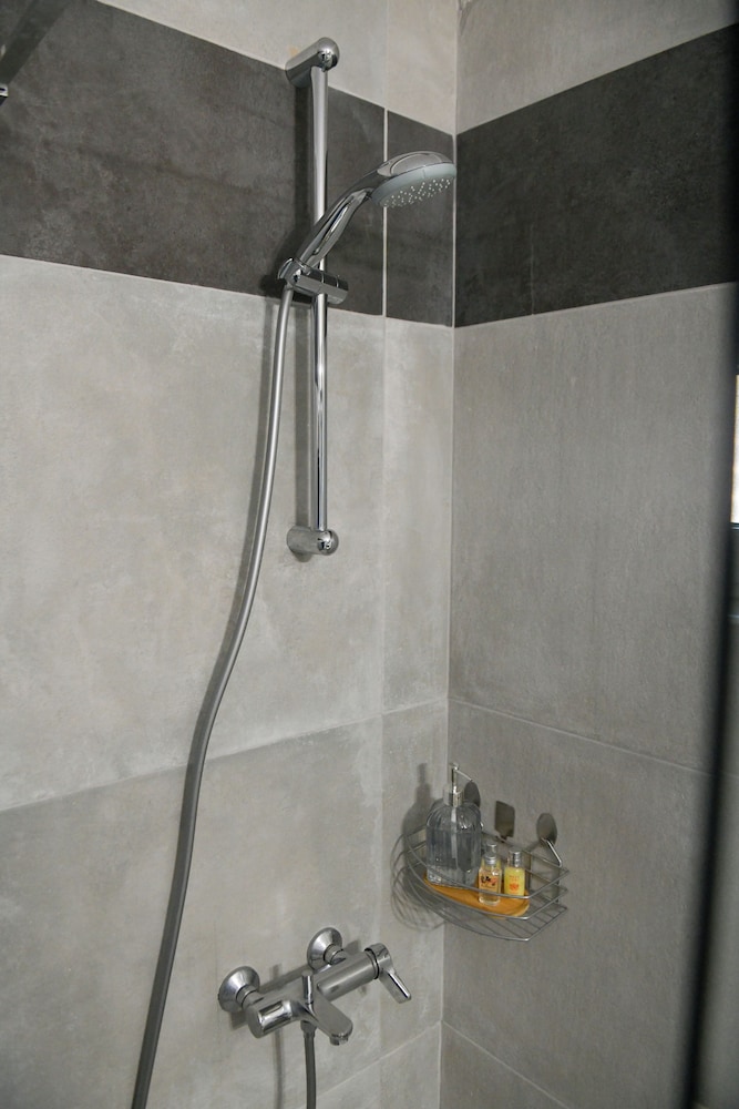 Vayas Residences Legacy