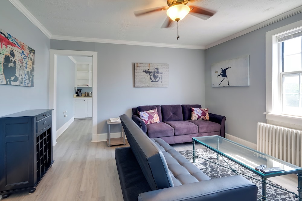 Near Loudoun Wine Trail: Apt w/ Restaurant On-site
