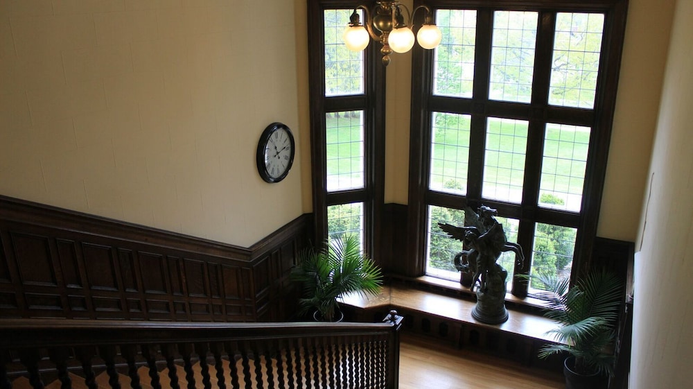 Grey Gables Inn