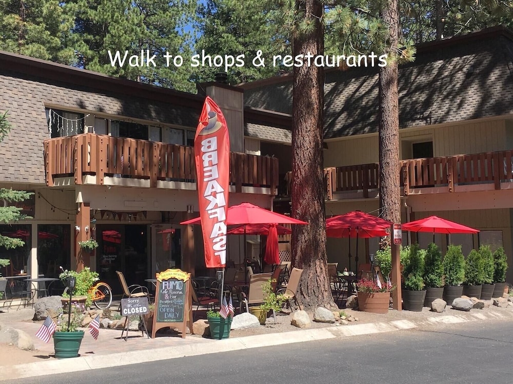 Lake Tahoe Vacations - Cartwright Corner Condo 4 Bedroom Townhouse by RedAwning - Property Image 3