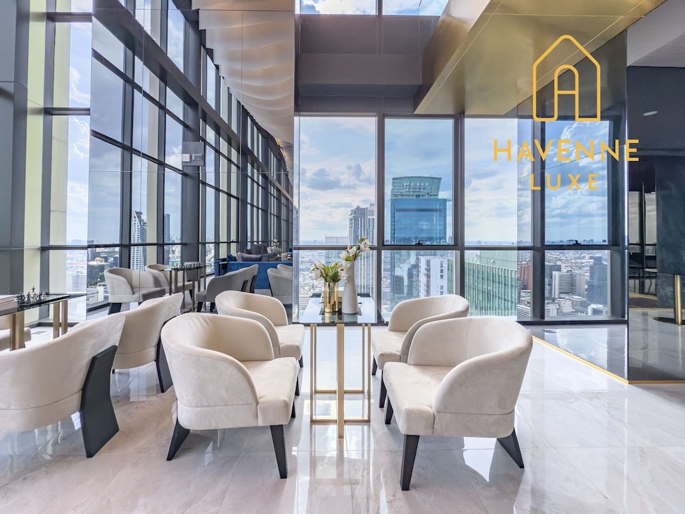 Luxury Downtown Bangkok 2BR 2BA · Sky Pool Gym · 5min Walk to Siam Paragon