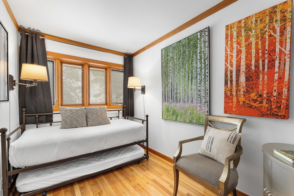 Tennis Townhome #1327 : 2, 225