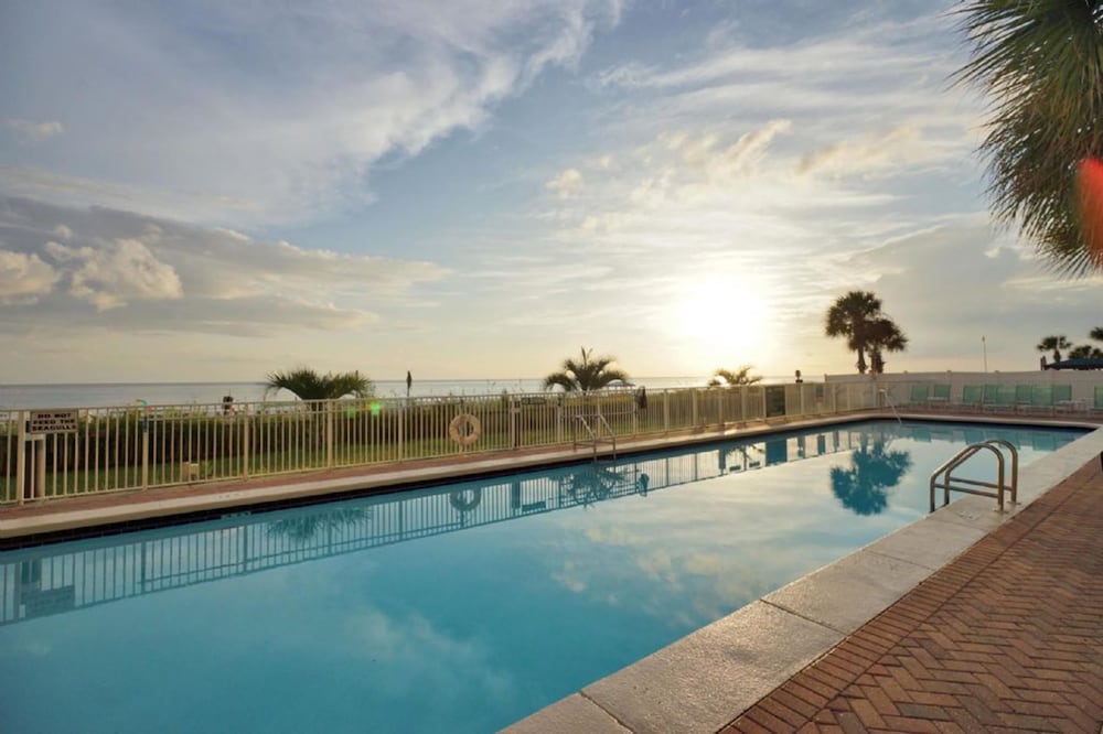 Twin Palms Resort by Panhandle Getaways