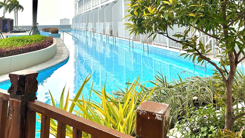 Hotel near Airport Mall of Asia PICC WTC