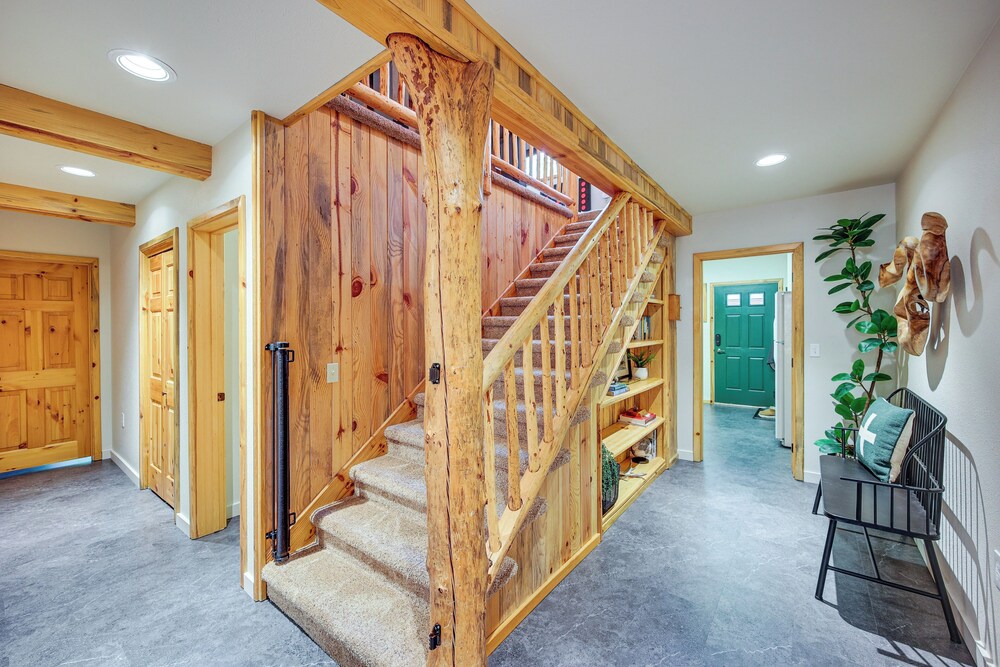 Luxury Cabin on Naches River, Near Mount Rainier!