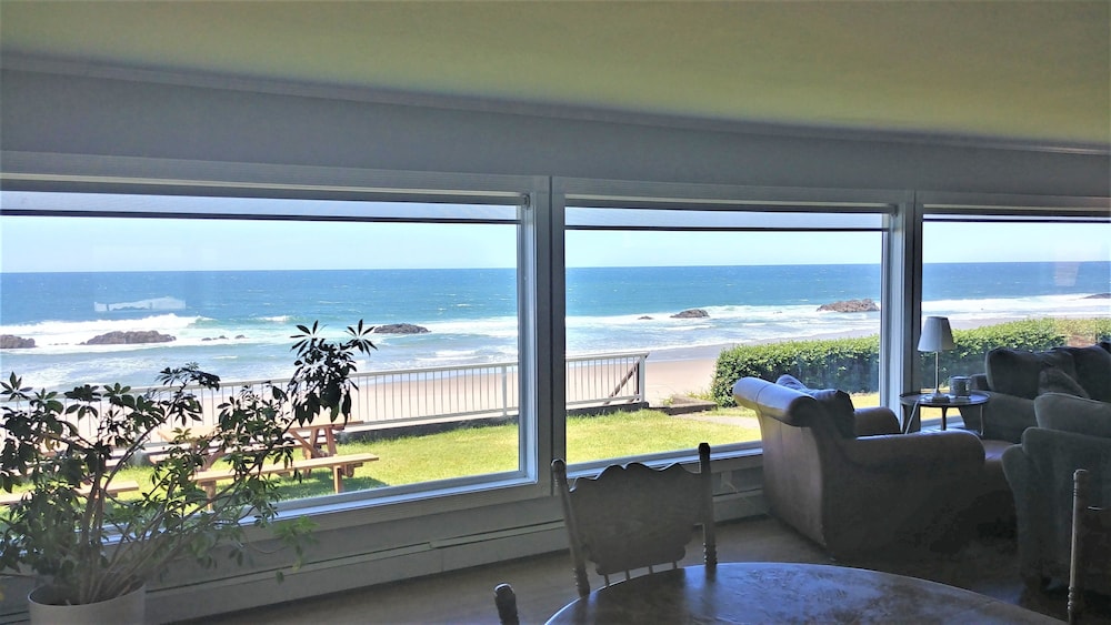 On the Beachfront Vacation Rentals