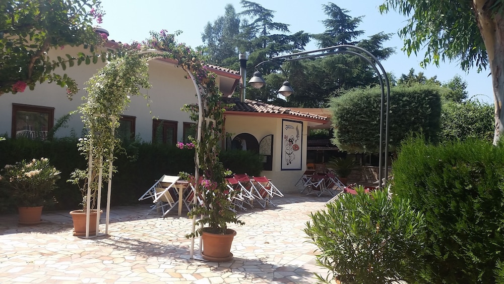 Villaggio Turistico La Mantinera Hotel