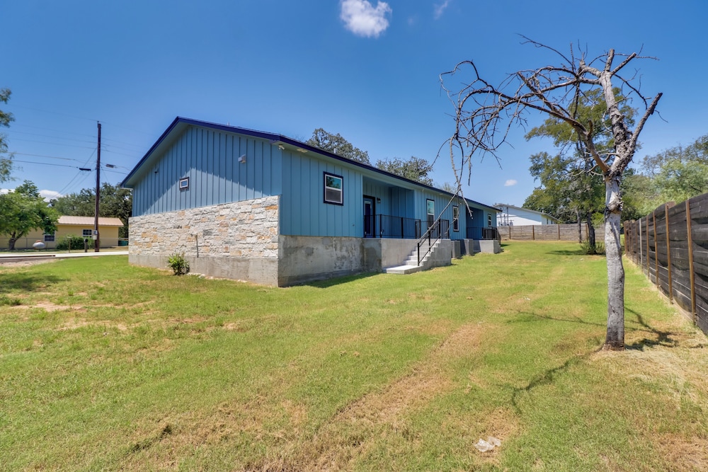 Quiet Hill Country Home: 1 Mi to Lake LBJ Access!