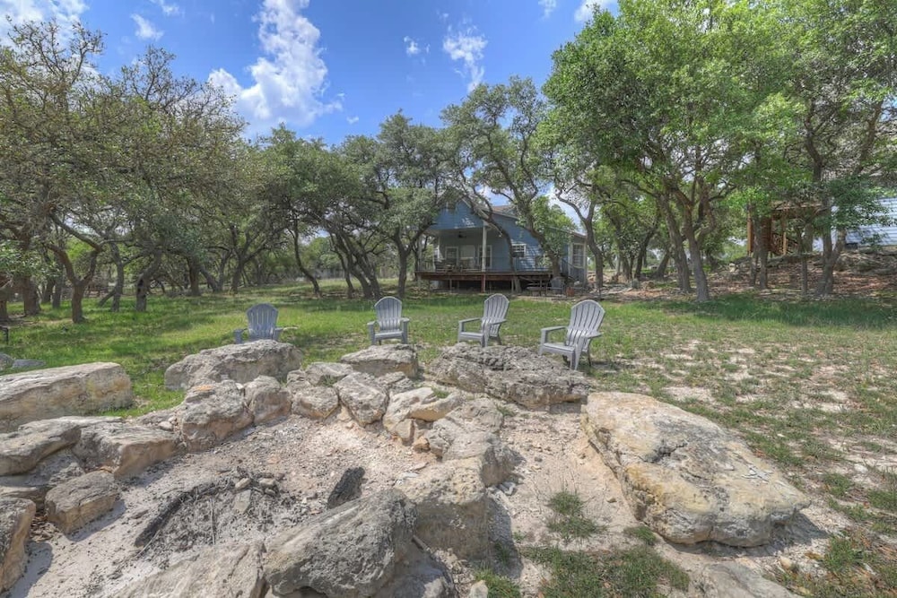 Cactus Flower Peaceful Hill Country Escape!