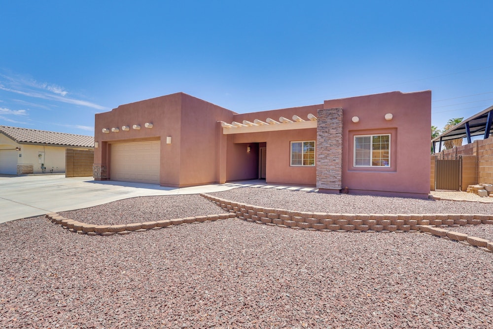 1 Mi to Golf Course: Yuma Oasis w/ Furnished Patio