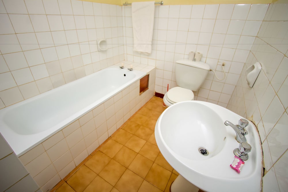 Emirina Travel Hotel