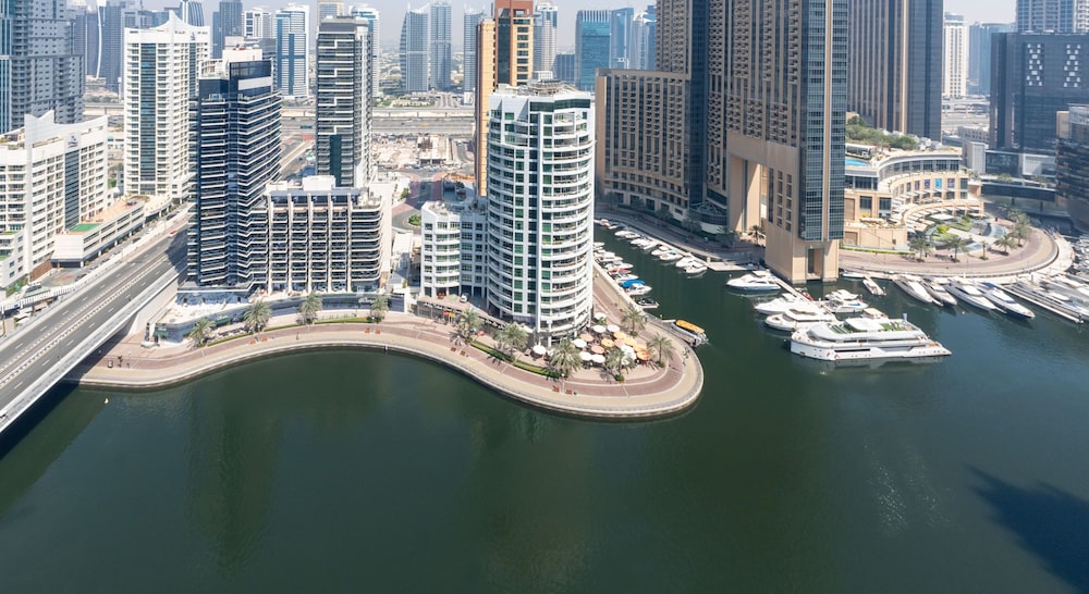 Premium 2BR Apt w Marina Views