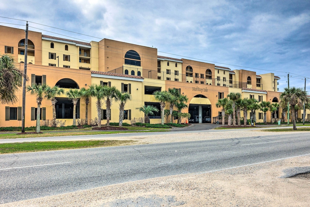 Beachfront Dauphin Island Condo: Pool Access!