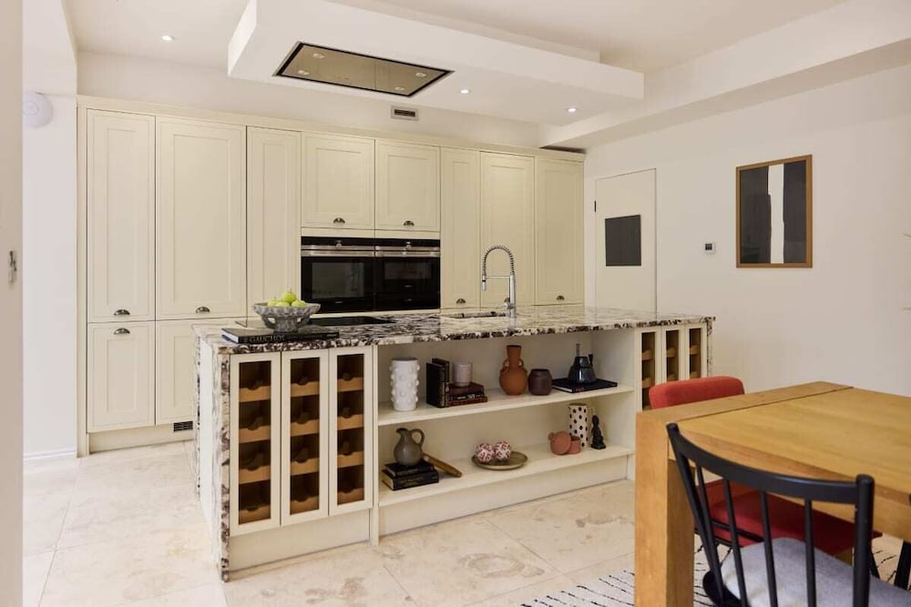 The Camden Park Place - Lovely 4bdr Flat With Garden