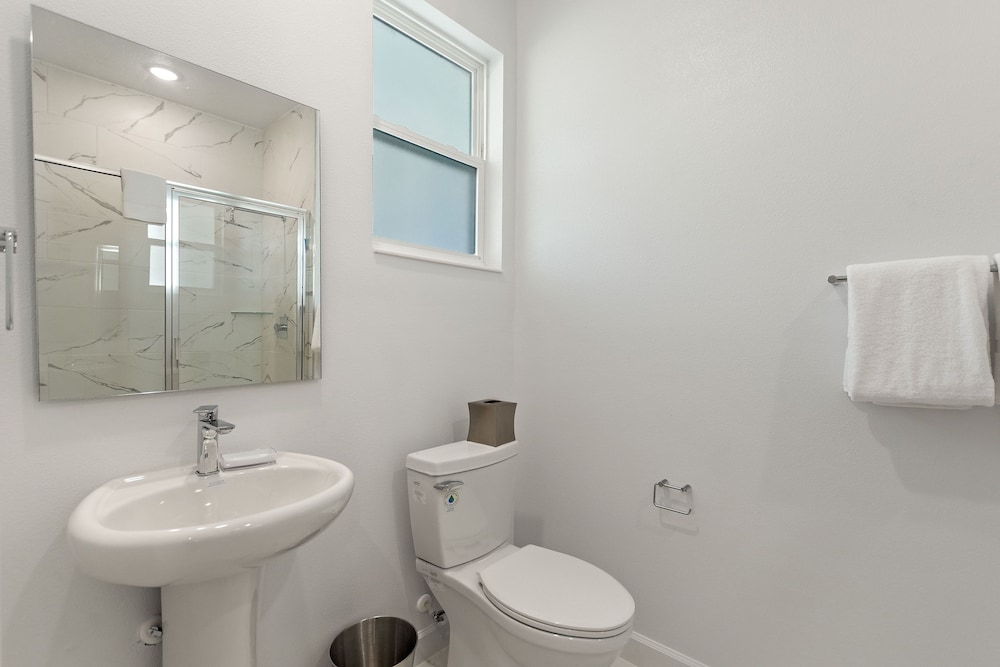 Harmony Haven Boutique Townhome At Azzure Resort Near Disney By Shine Villas 6 Bedroom Townhouse
