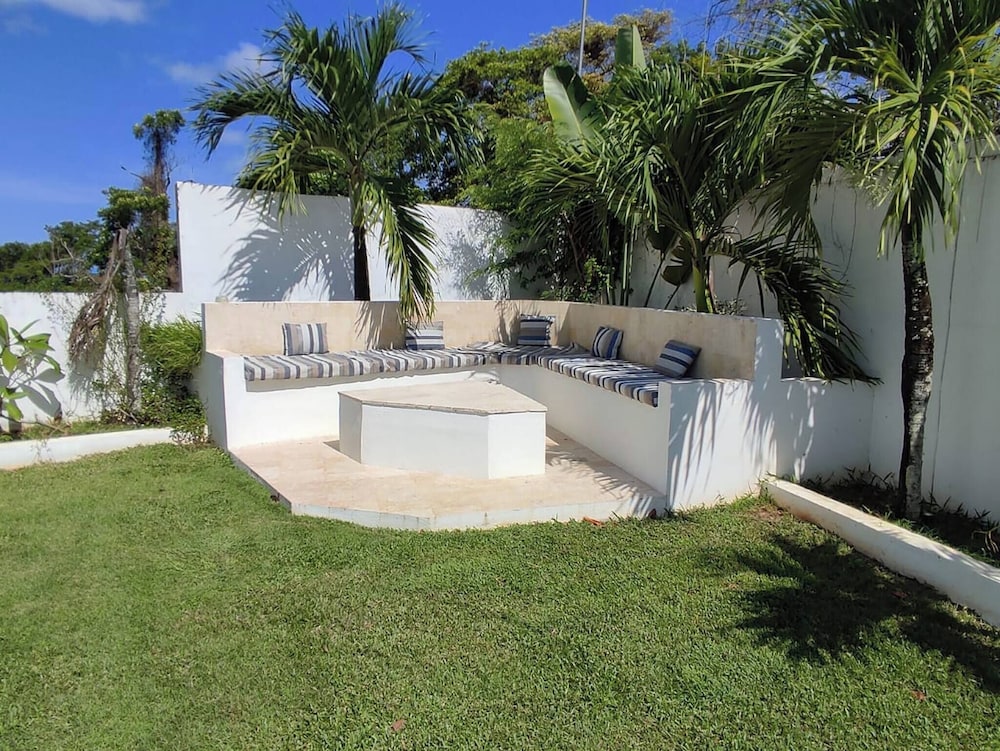 Natural Pool Villa Perfect for Families