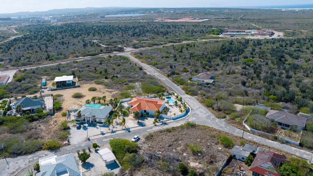 Beautiful 3br2 5BA Villa w Pool Close 2 Baby Beach