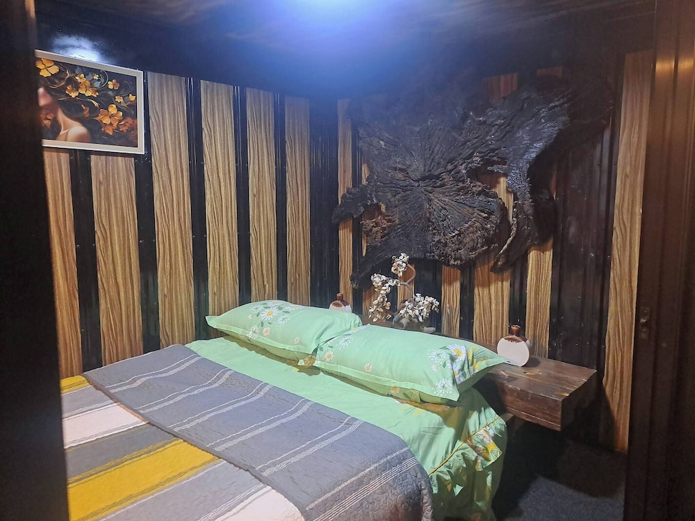 Tribal Bliss Private Resort in Lipa Batangas, a Privat Guest Room With Pool