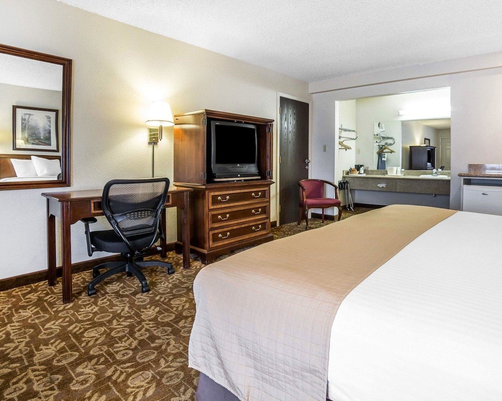 Quality Inn Suites Minden - Property Image 20